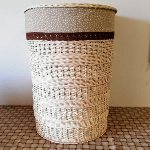 Půlkulatý s hnědou krajkou