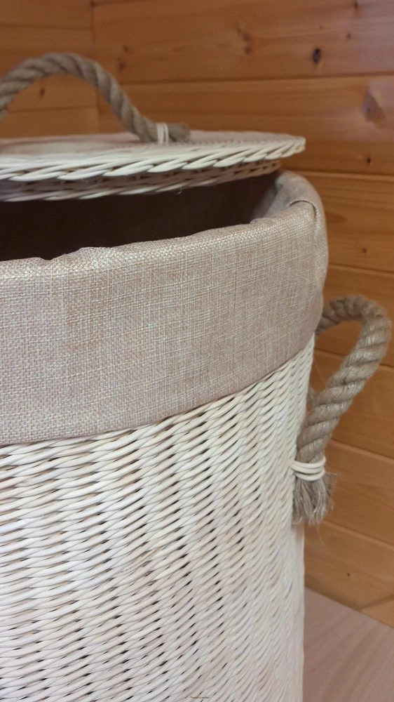 Prádelní koš s provazovým uchem