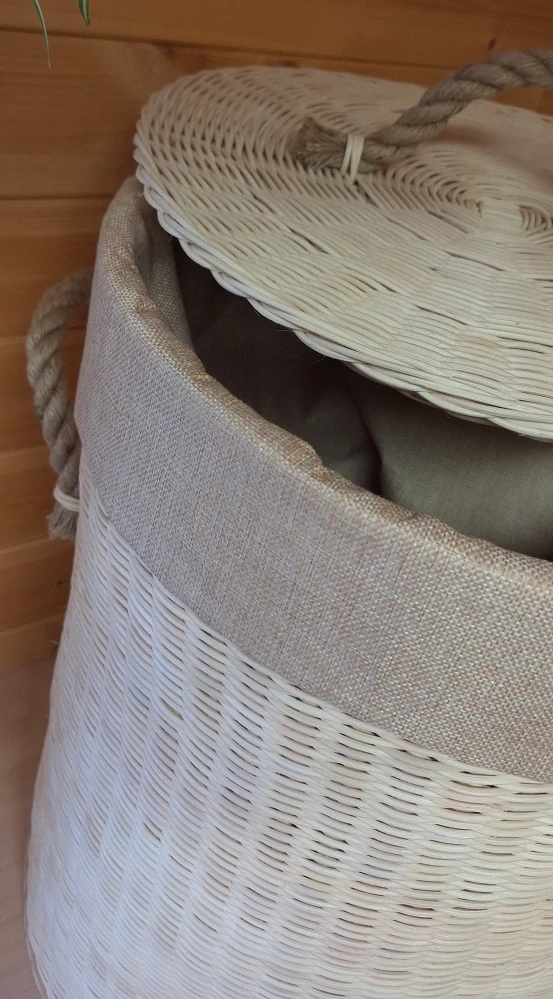 Prádelní koš s provazovým uchem