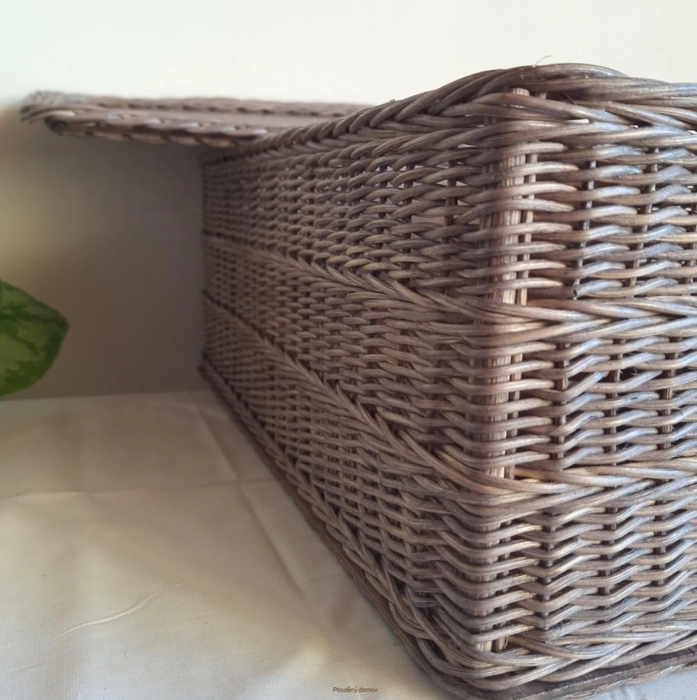 Koš s přihrádkami a víkem