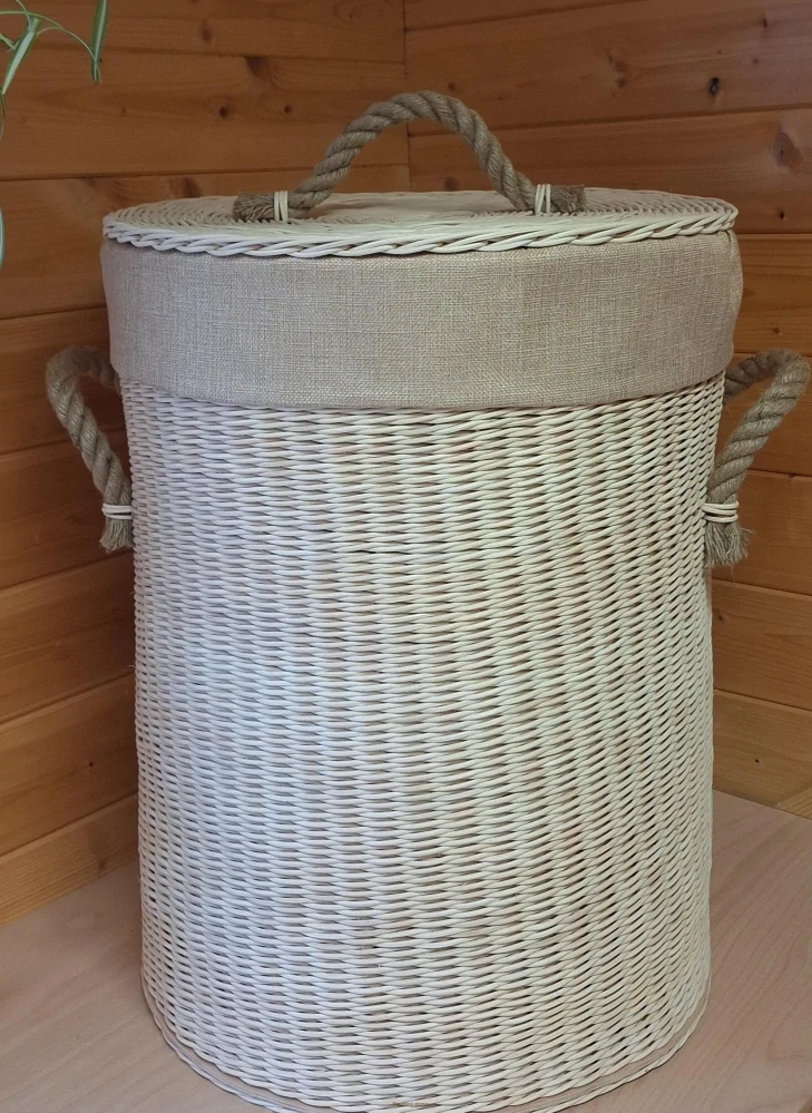 Prádelní koš s provazovým uchem