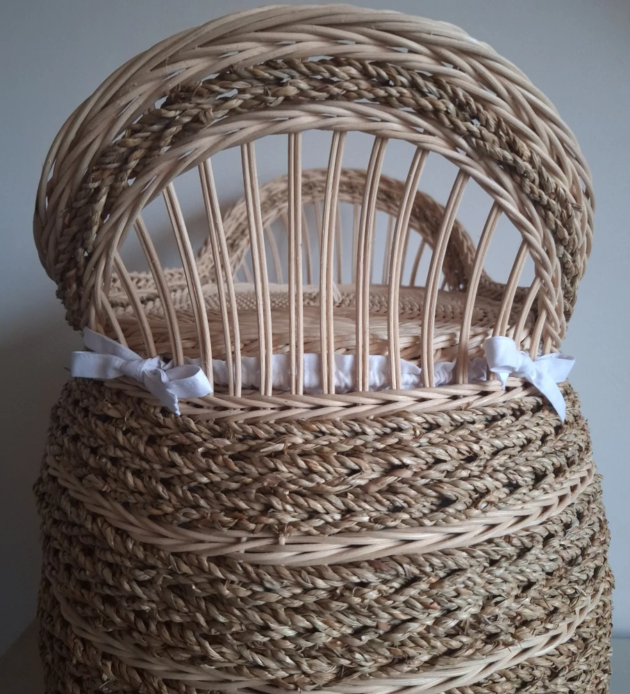 Prádelní koš z mořské trávy