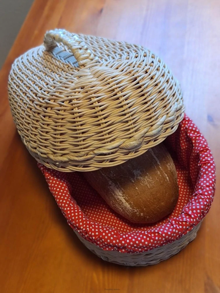 Chlebník s puntíky 