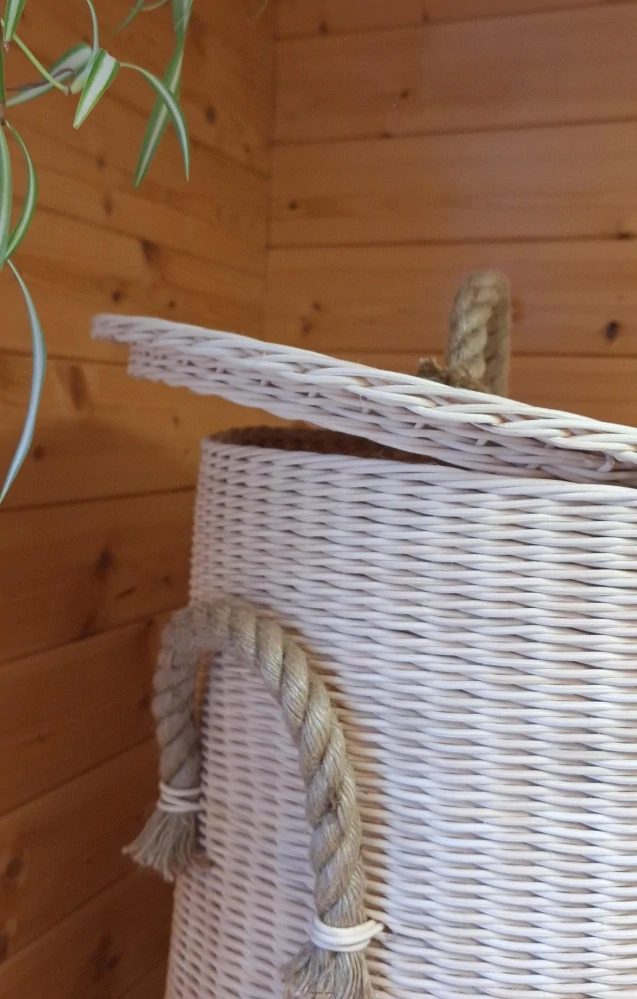 Prádelní koš s provazovým uchem