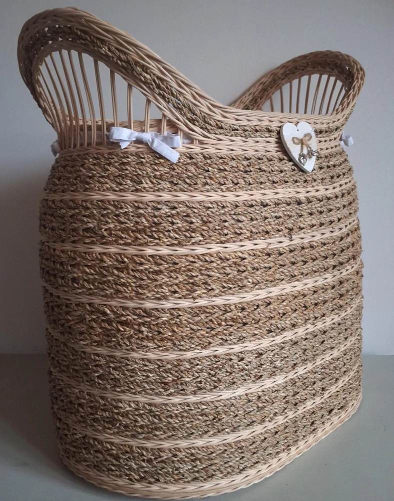 Prádelní koš z mořské trávy