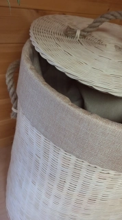 Prádelní koš s provazovým uchem